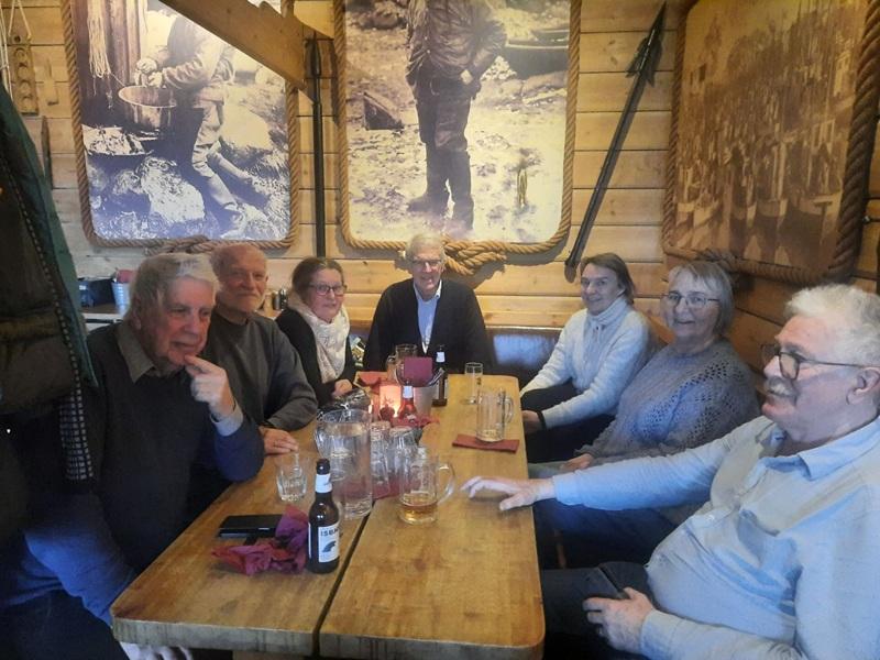 Jan Sverre Bakken, Svein-Erik Lind, Birgit Steiro, Ulf Nylund, sto søstre Mikkelsen, Thor Hartviksen